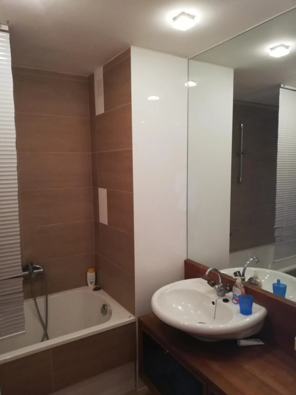 Room in maisonette with garden, parking place