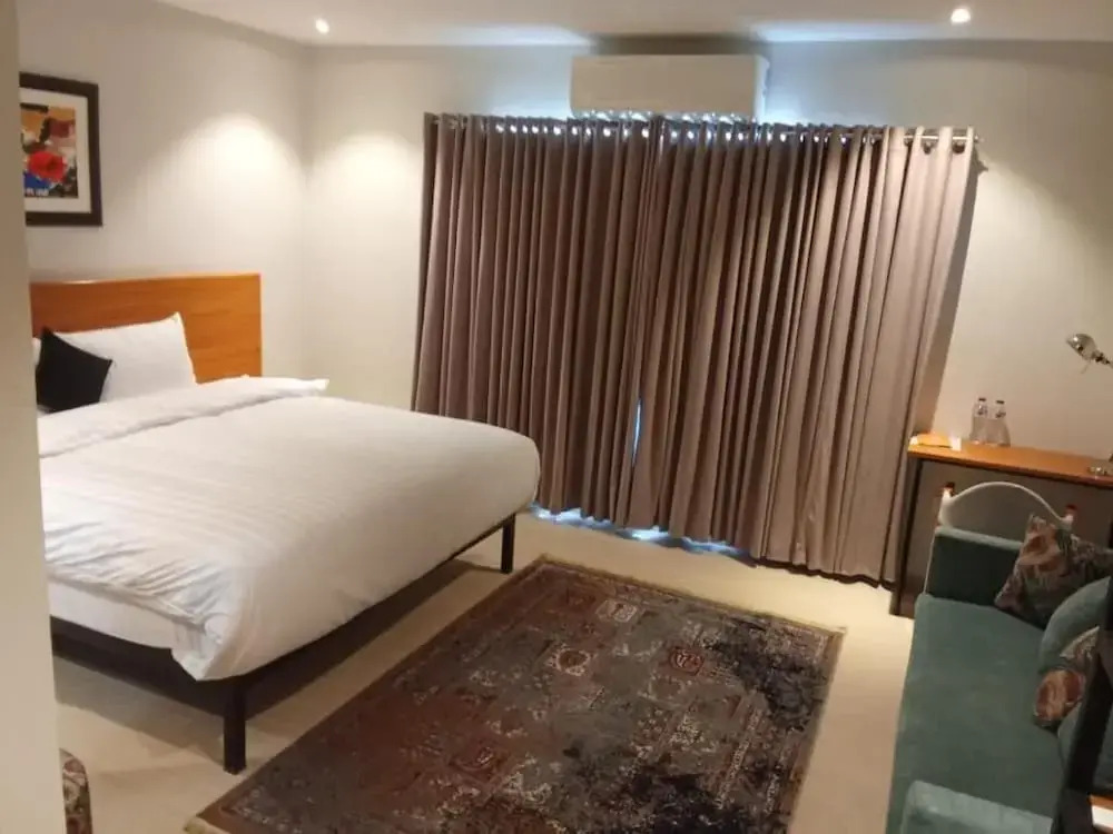 The Avenue Hotel