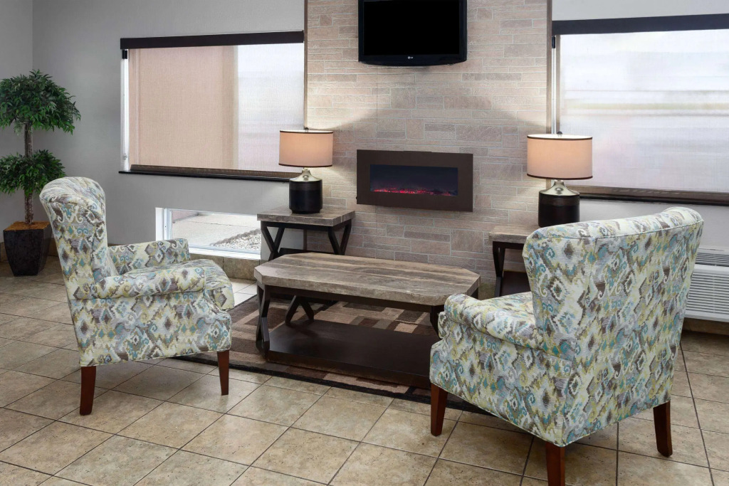 Days Inn & Suites by Wyndham Morris I-80