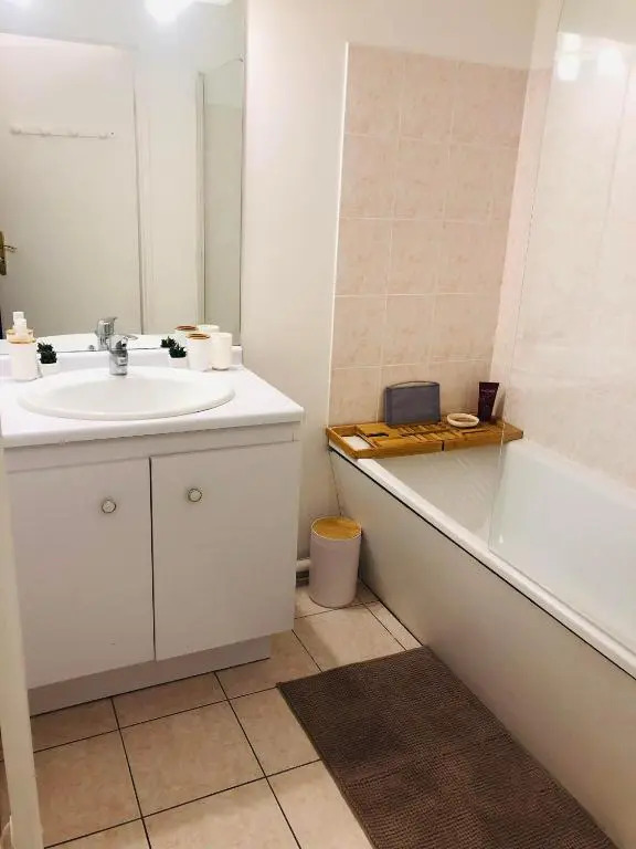 7 minutes Disney/Netflix/Terrace/Car park