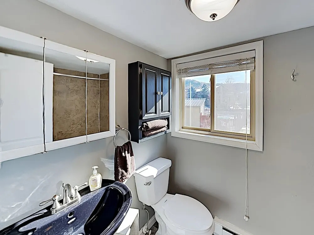 Plush Ski W/ Hot Tub, Pool & Fireplace 2 Bedroom Condo