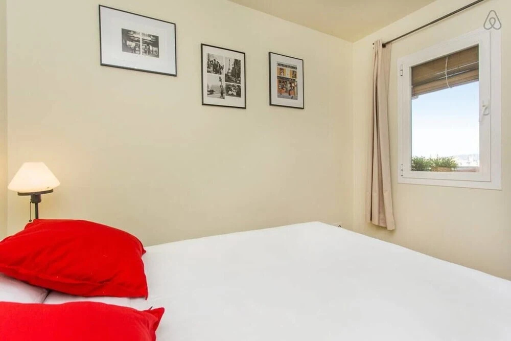 Luxurious 3 Bedroom Flat & Terrace in Sants