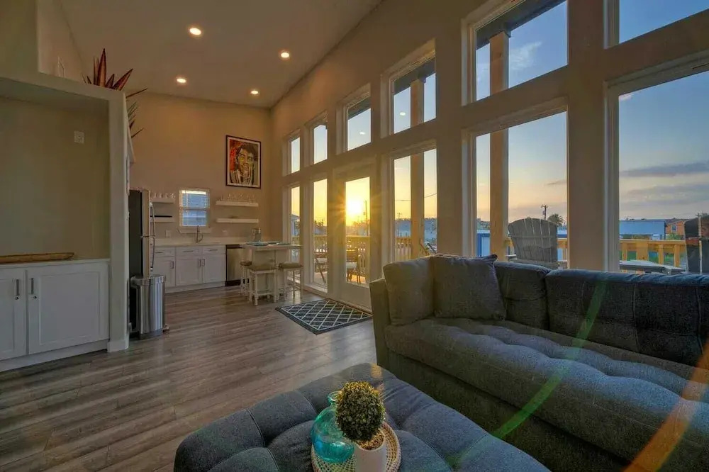 Dean Marlin by Avantstay Stunning Old Town Home!