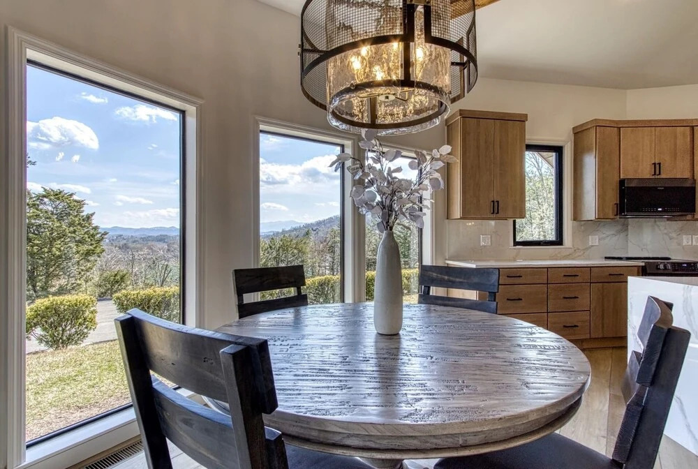 Mountain Valley Revival - Brand New Renovations, Close To Town, Panoramic Mountain Views!! 2 Bedroom Cabin by RedAwning
