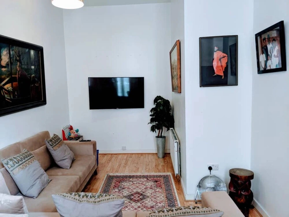 2 Bedroom North Kensington Apartment With Courtyard