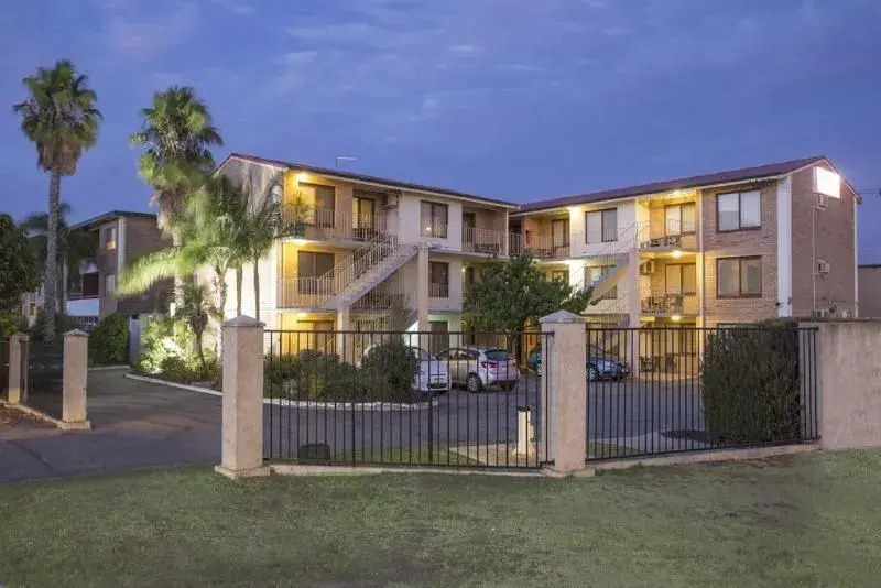 Burswood Lodge Motel Apartments