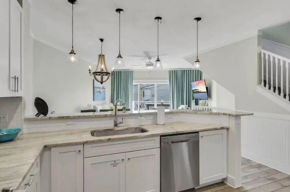 Beach Pointe 203