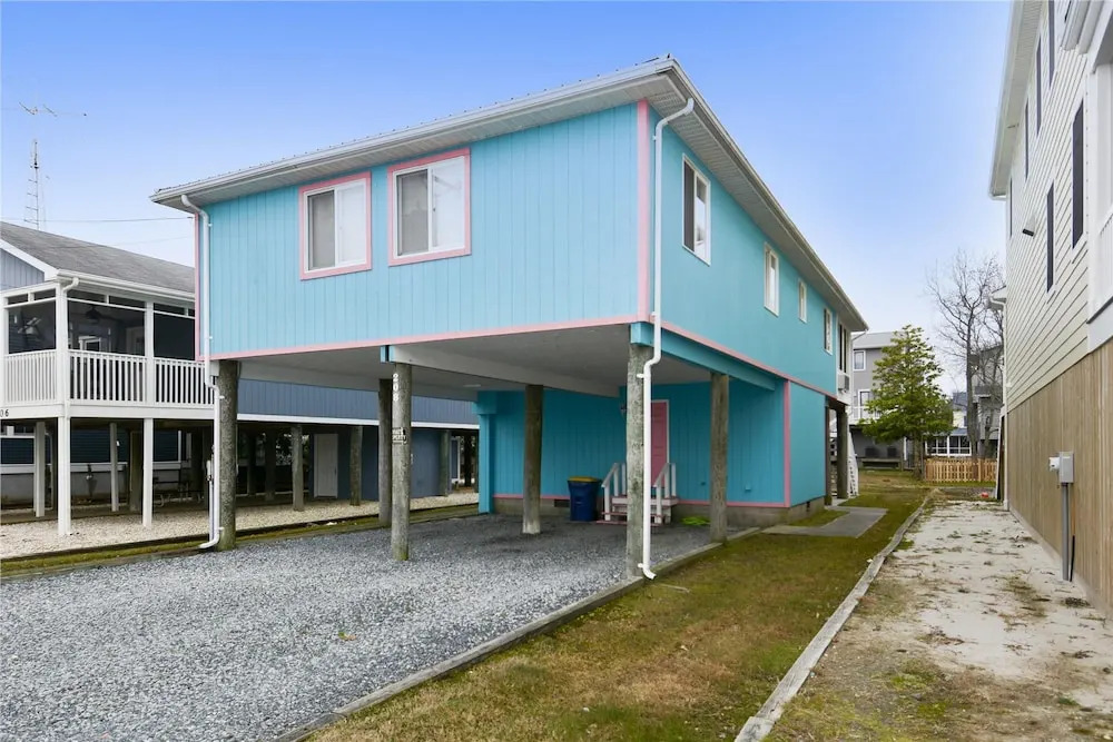 208 Hollywood Street by Long & Foster