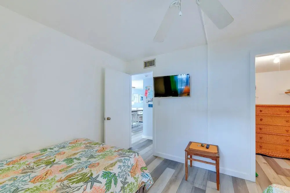 Tropical Sarasota Condo < 1 Mile to Beach!