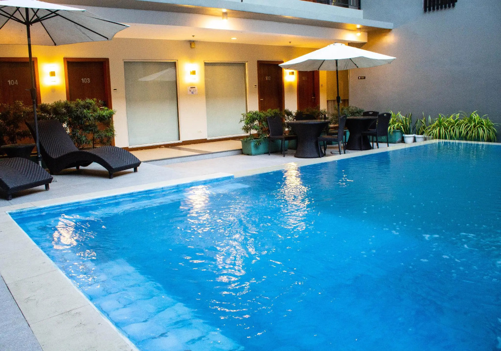88 Courtyard Hotel