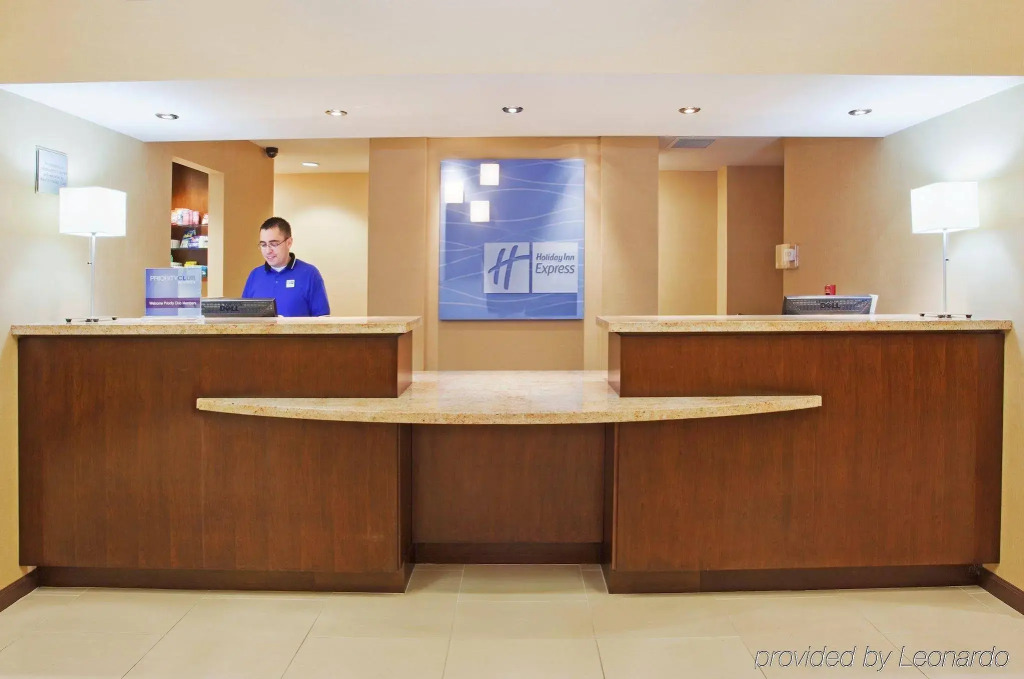 Holiday Inn Express & Suites Salinas by IHG