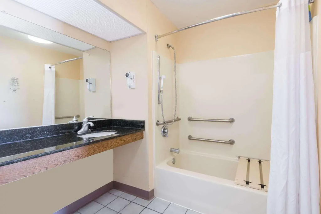 Baymont Inn And Suites Greenville At I 65