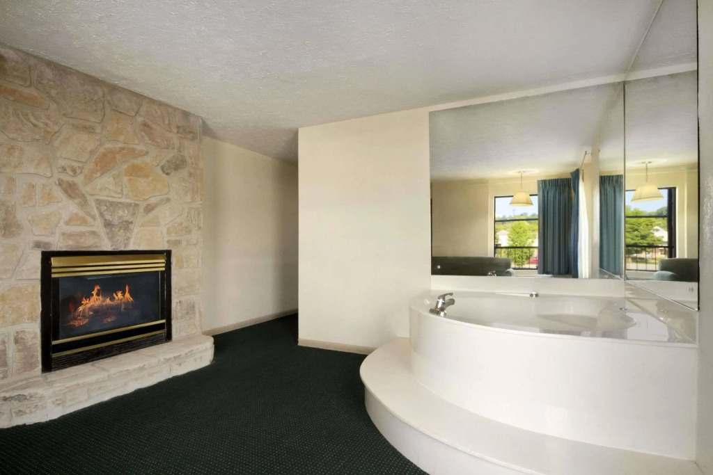 Ramada Pigeon Forge South Hotel