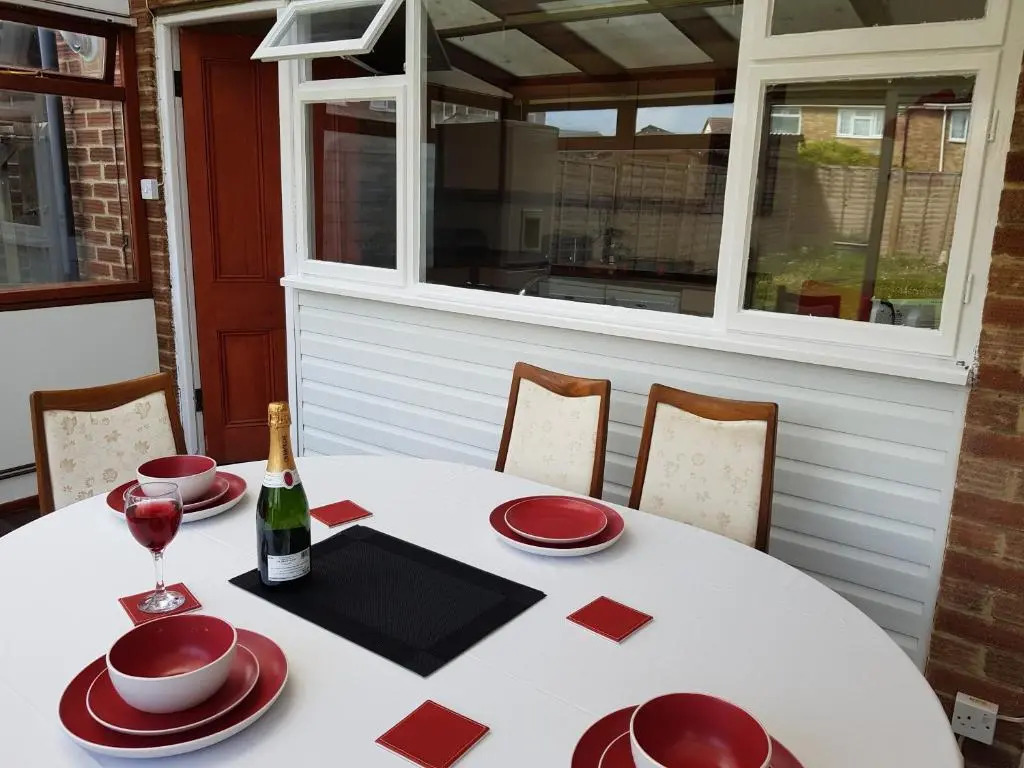 Eddiwick House - Huku Kwetu Dunstable -Spacious 4 Bedroom House - Beds Suitable for Builders and Contractors