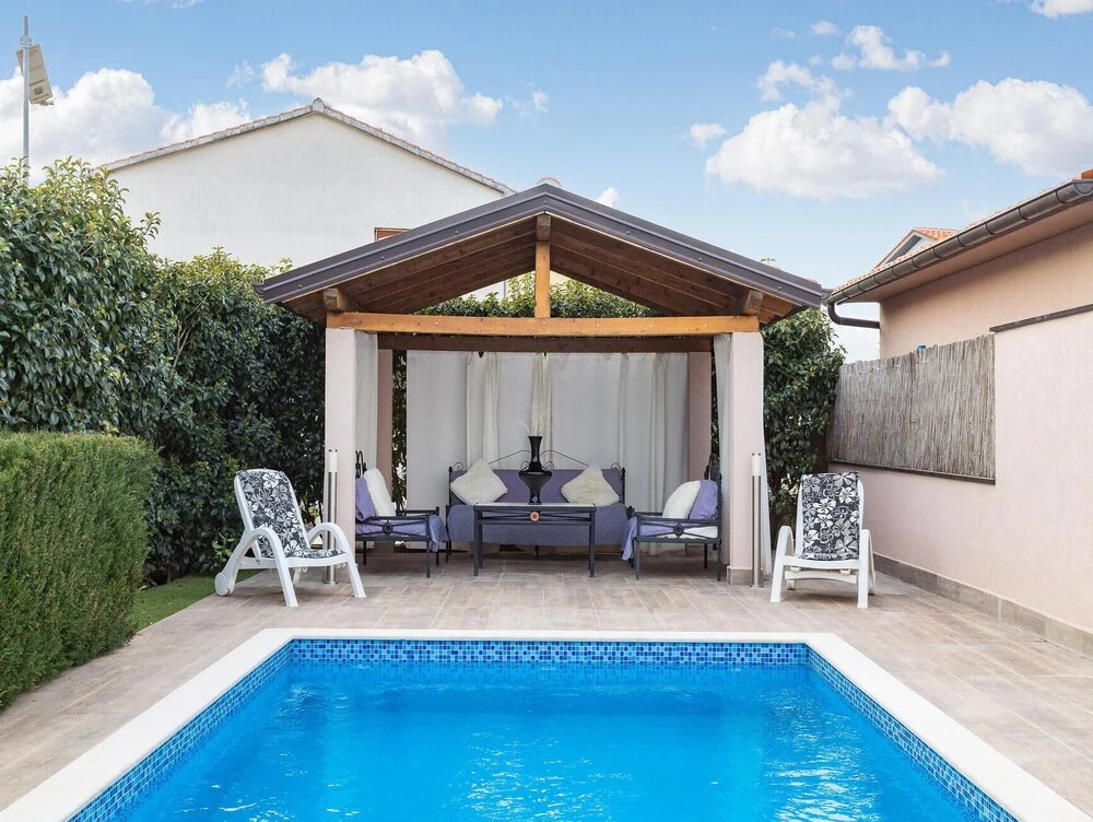 Beautiful Home in Fazana With Wifi, 5 Bedrooms and Outdoor Swimming Pool