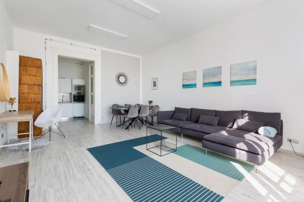 Designer Apartment on the Budapest Broadway w 2BR and Panorama Balcony (Nm8J)