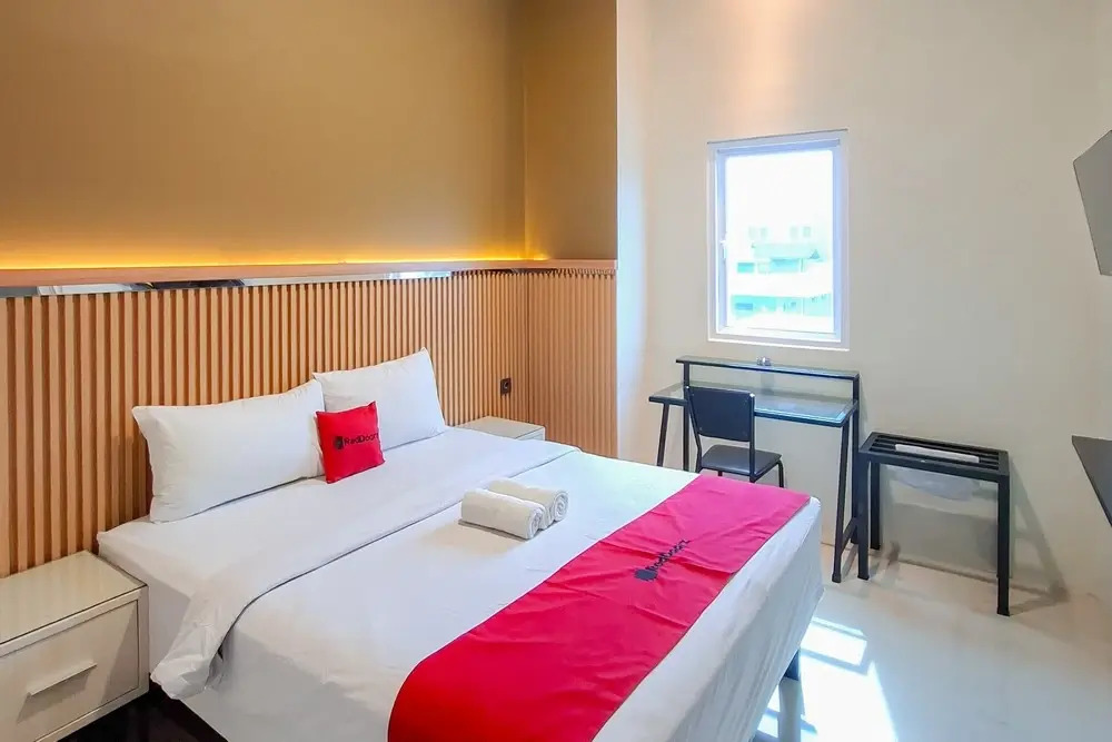 RedDoorz Plus Syariah at Lotus Residence