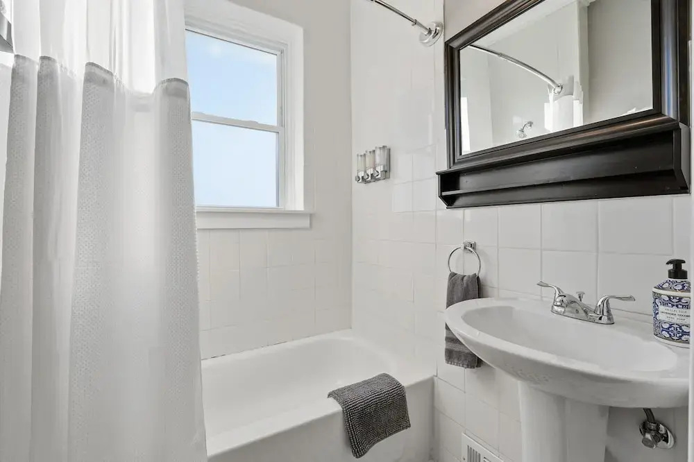 The Chocolate Suite - Walkable And Peaceful 2 Bedroom Home