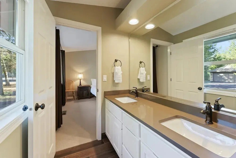 Bright Retreat Hot Tub Plus Sharc Access