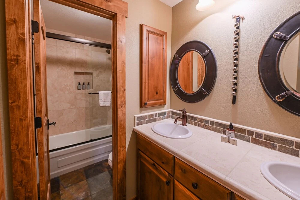 5th Floor 2bd/2ba Condo With Magnificent Views 2 Bedroom Condo by RedAwning