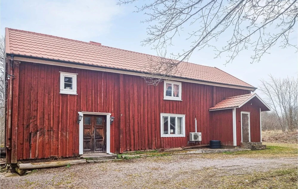 Cozy Home In Ödeshög With Kitchen