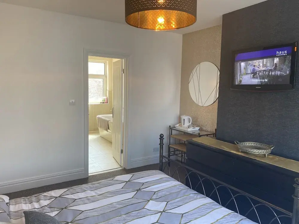 6 Bed-Sleeps 12-Hot Tub-Free Parking-Pet Friendly