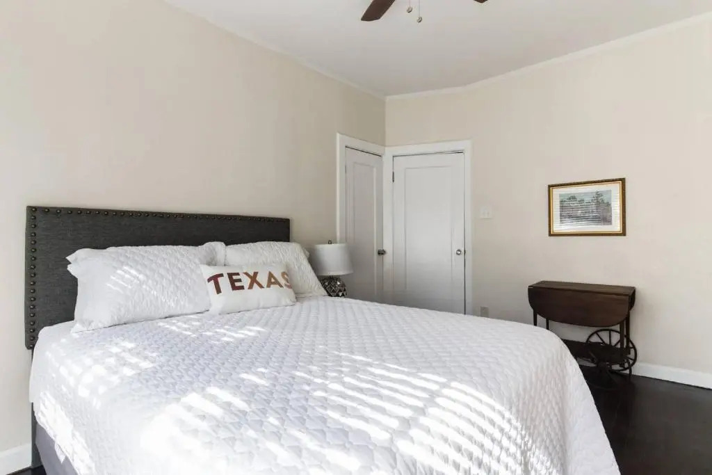 Two Bedroom In Trendy Area