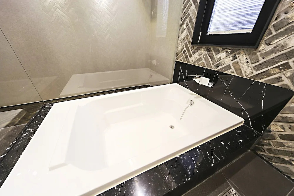Masan Almond Hotel