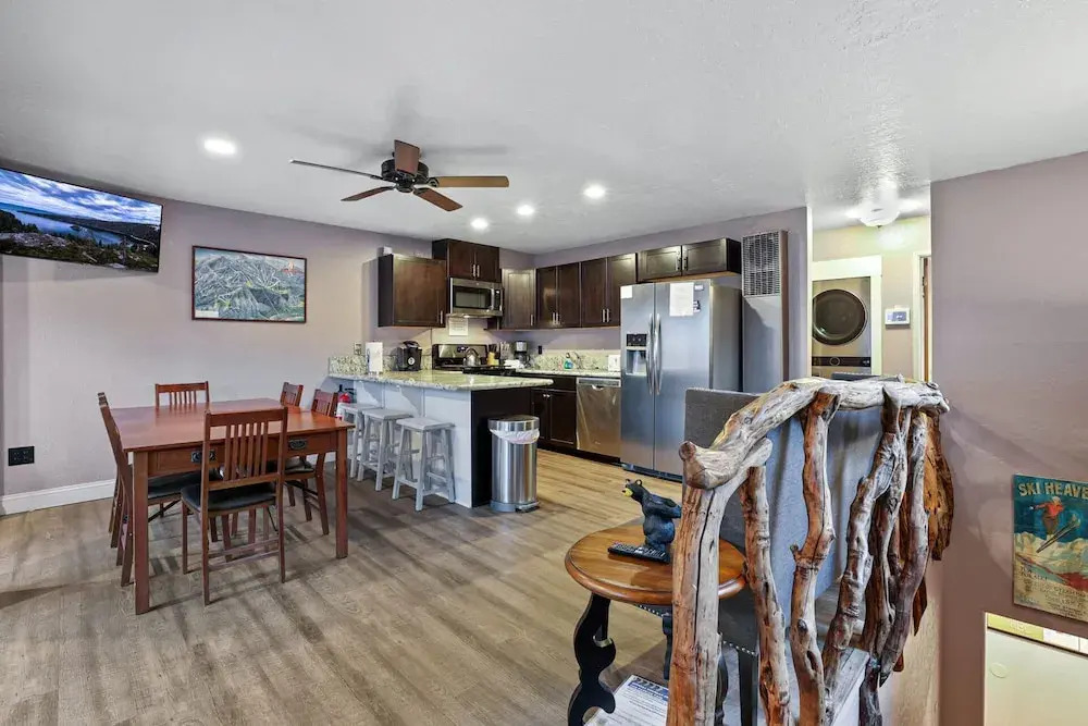 Ski In, Ski Out! 3 BDR Steps From Stagecoach Lift