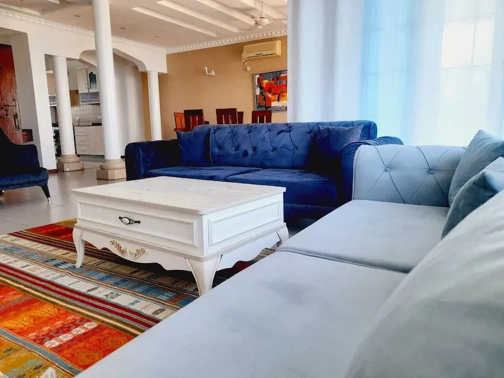 Lux Suites Dofils Almasi Apartments