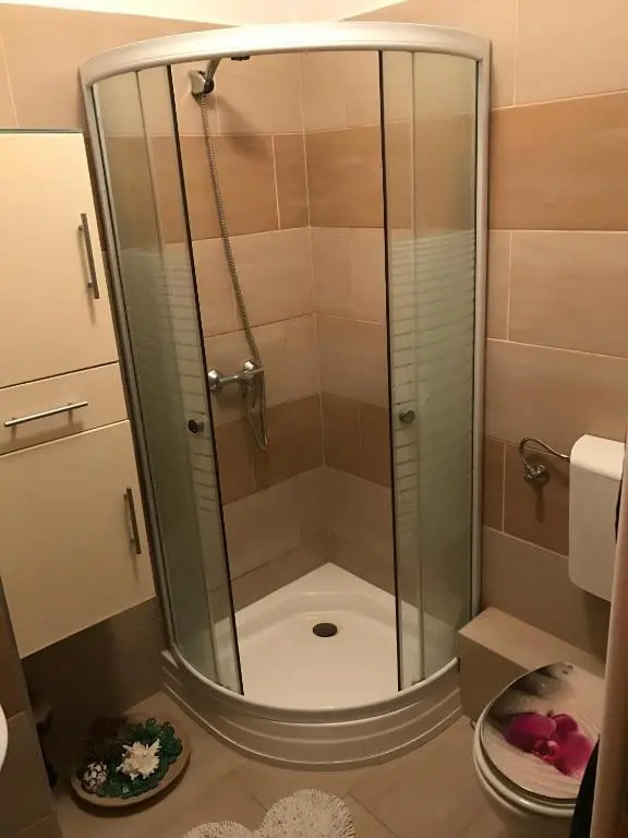 Kira Apartman