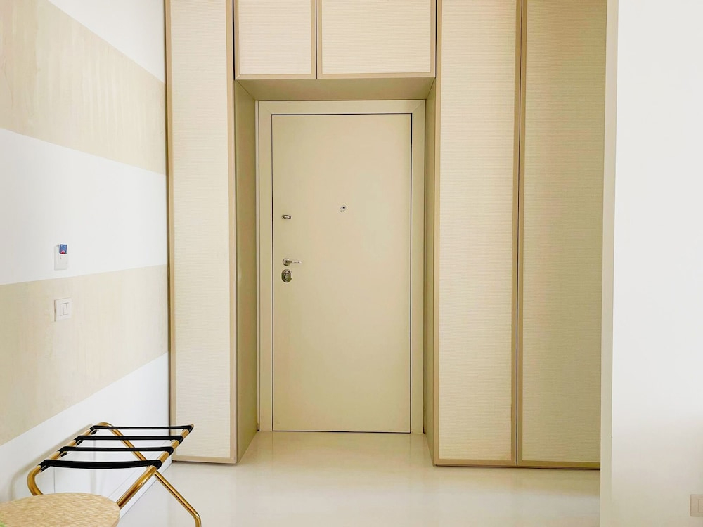 Mora Suite