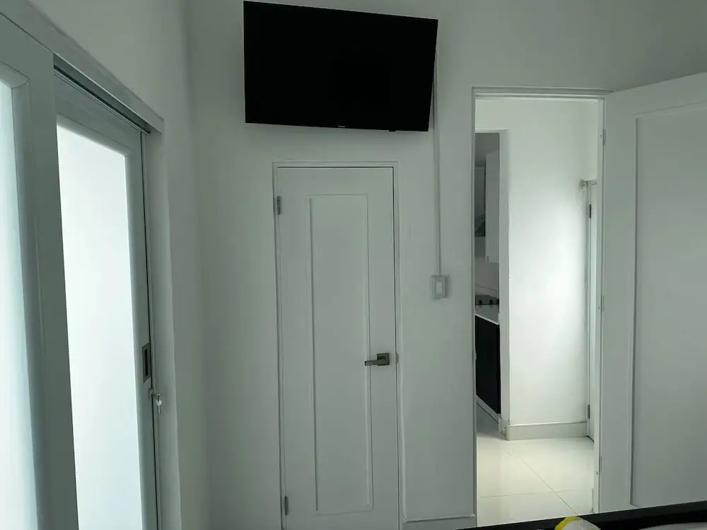 Gorgeous 1-Bedroom Beachside Suite