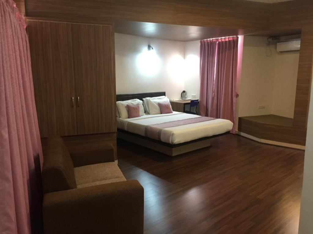 Grand Bee Hotel