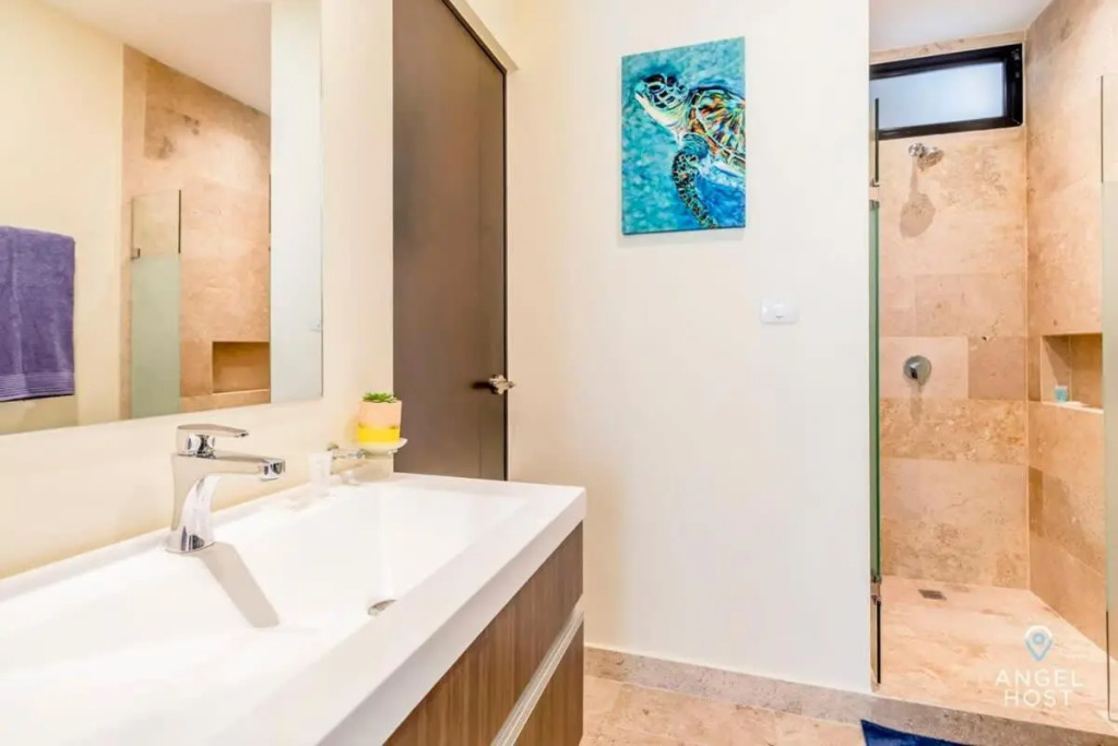 Veranto Condo Near 5Th Ave W Pool Access