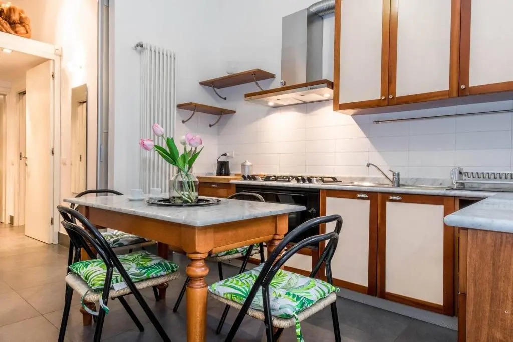ALTIDO Charming Apt for 3 with Adorable Internal Garden