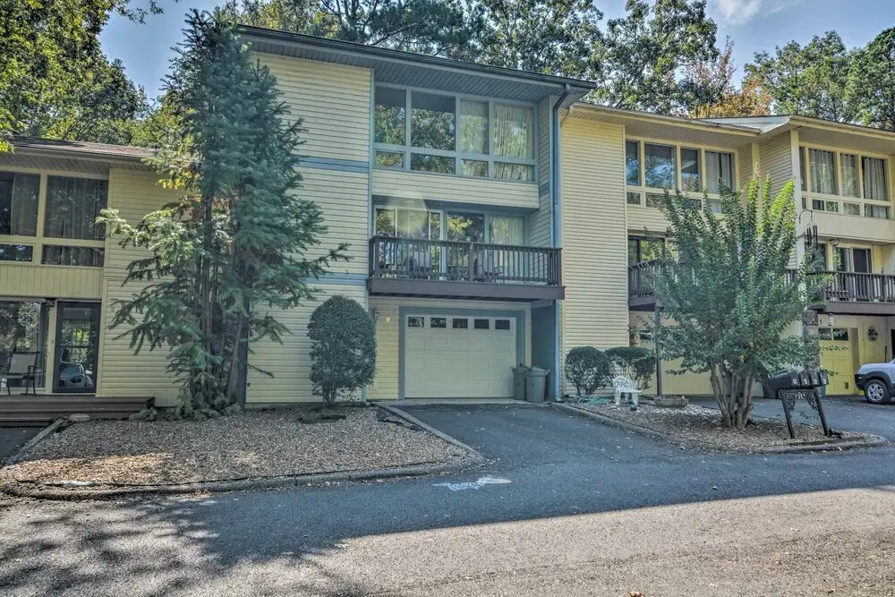 Lakefront Townhome w/ View in Hot Springs Village