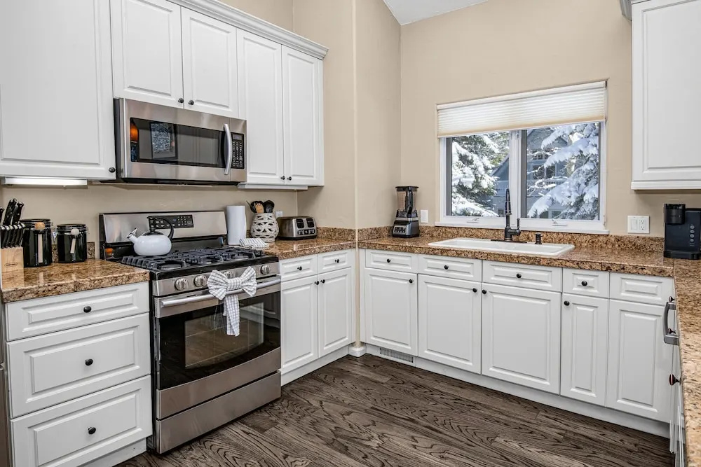5025 Main Gore Place 4 Bedroom Condo by RedAwning