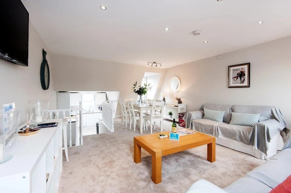 The Stephendale Road Townhouse - SL