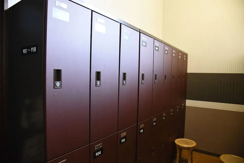 Kumamoto Capsule Hotel - Hostel, Caters to Men