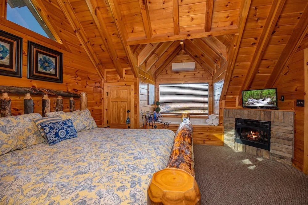 Picture Perfect- Seven Bedroom Cabin