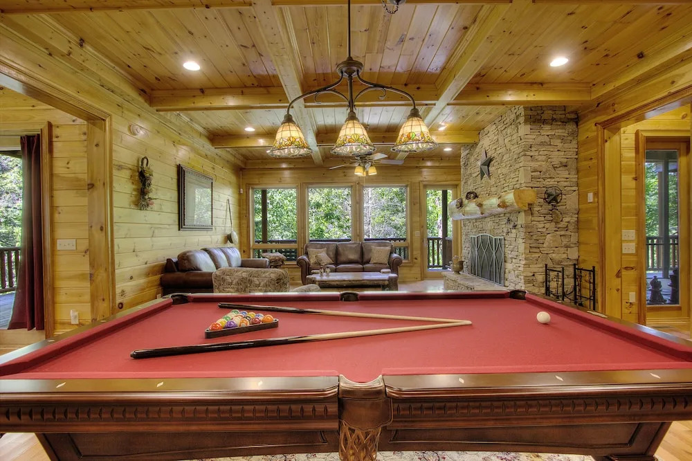 Birds Creek Mansion 650 - Six Bedroom Cabin