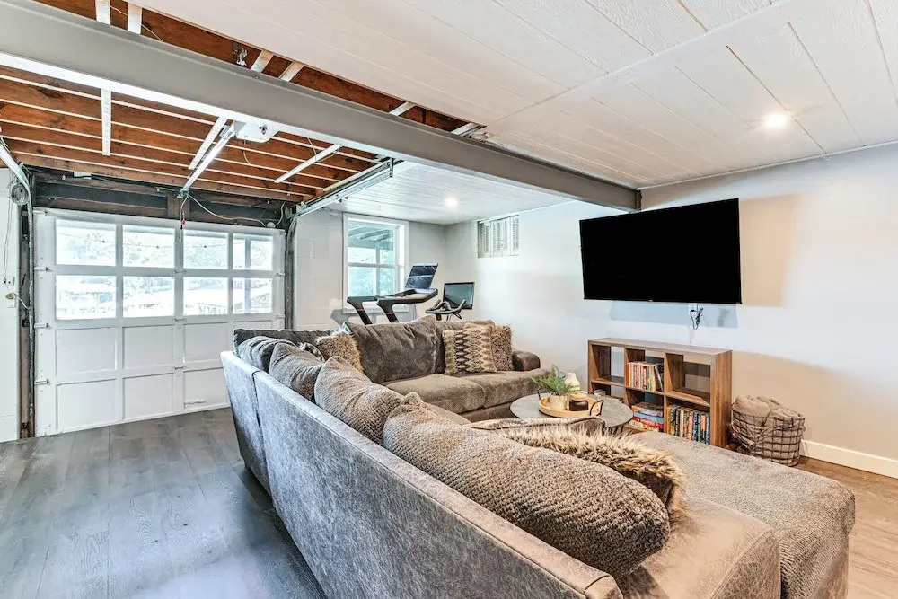 Launch & Dock: Lake Norman Retreat w/ Scenic Deck
