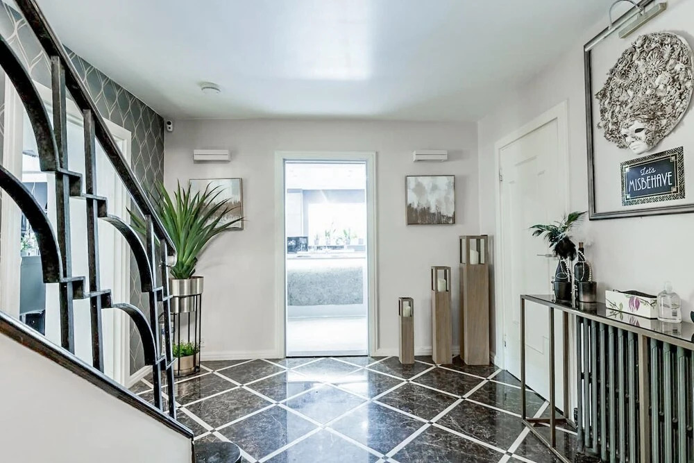 Gatsby Villa London with Garden & Hot Tub