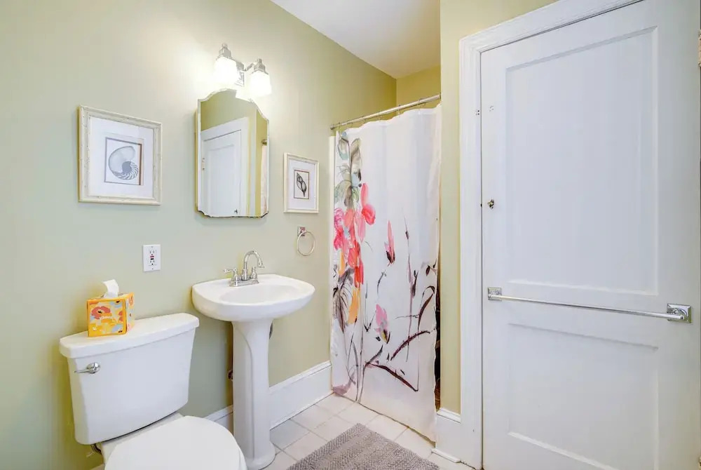 Walk to Beach: Cape May Home w/ Screened Patio!