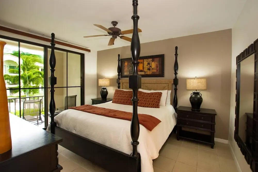 Extra-large 1 Bedroom 2nd Floor Luxury at Pacifico
