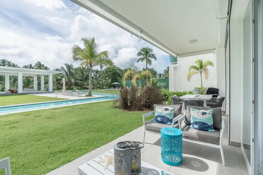 Two-bedroom apt With Pool View bbq in Lake View