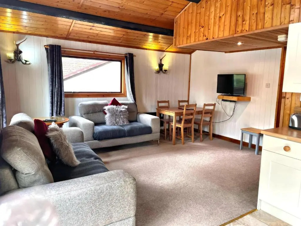 The Squirrel Lodge - Hot Tub - Pet Friendly - Pembrokeshire-Tenby