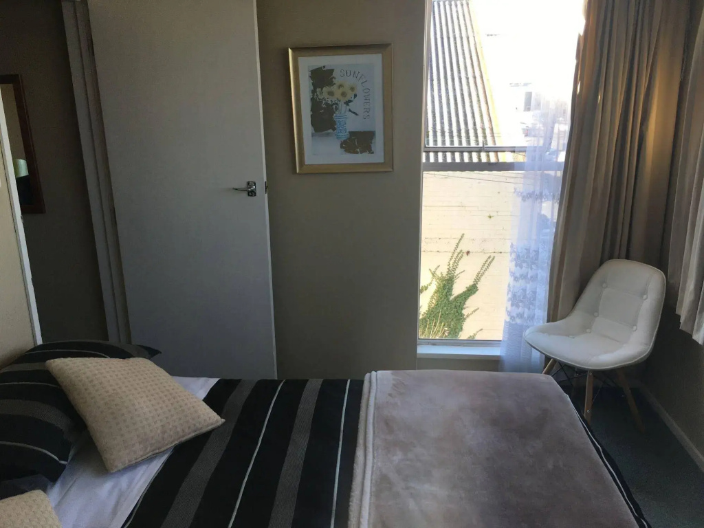 Manor on the Park Backpackers