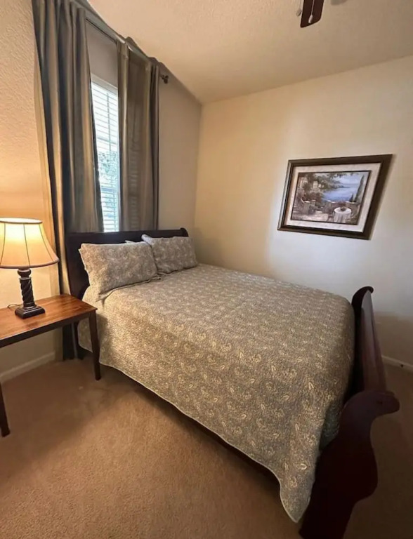 4986 Trafalgar Village 4 bed 3 Bath Pool spa